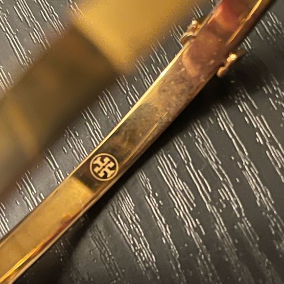 🌟Valentines Day Sale🌟Tory Burch Gold Logo Station Bangle - Picture 6 of 7